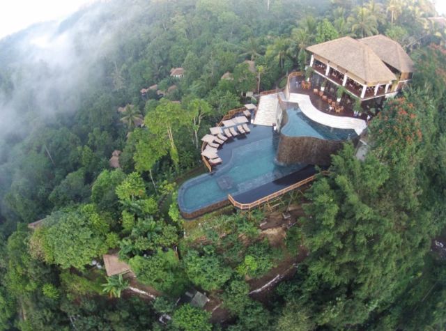 Hanging Garden, salah satu resort dengan desain infinity pool terbaik