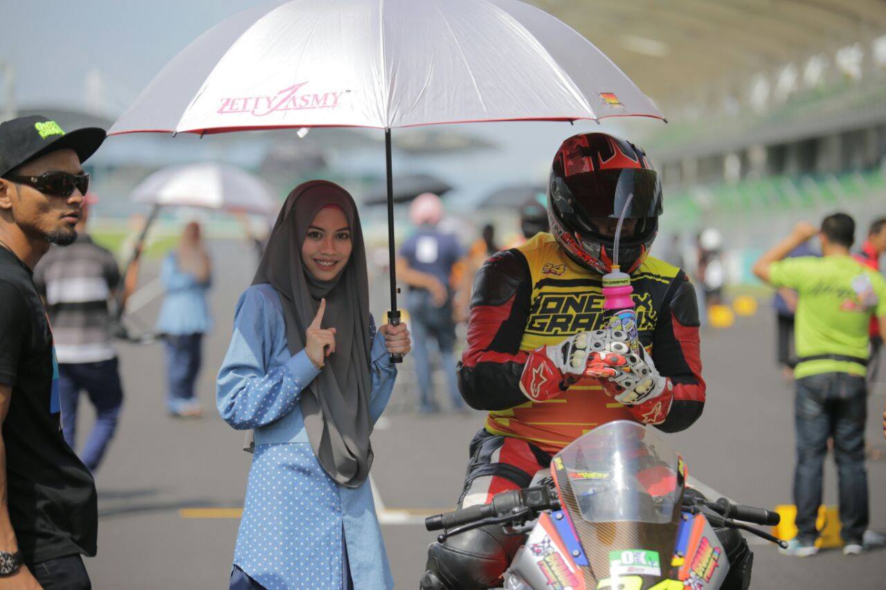 Sebelum Berasumsi Aneh-aneh, Coba Pahami Dulu Beberapa Fakta Menarik Seputar Umbrella Girls Ini!