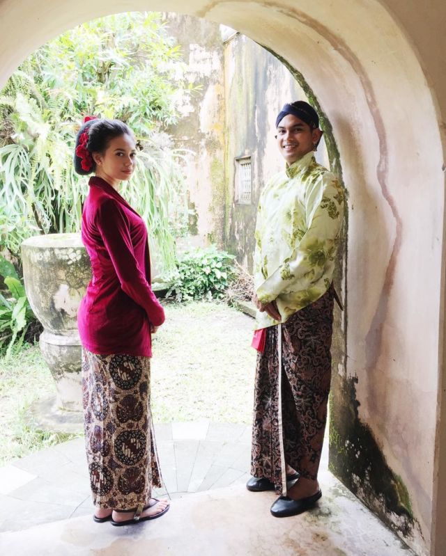 8 Parade Artis Blasteran Memakai Kebaya. Antara Bikin Pangling dan Kelihatan Indonesia Banget!