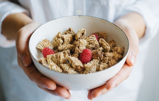 Selain Memijat, 8 Makanan Ini Bikin Payudara Jadi Lebih Berisi. Cewek Kurus Jangan Pesimis Dulu!