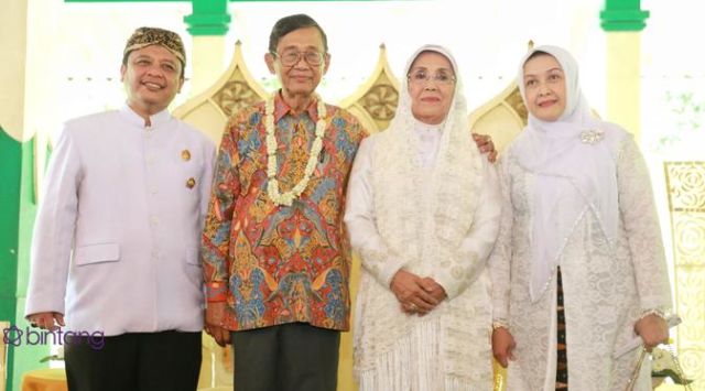 Meski Sudah Lanjut Usia, 11 Potret Pernikahan Nani Wijaya Ini Tujuannya Utamanya Adalah Ibadah