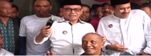 Bentuk Dukungan untuk Politisi Semakin Kreatif. Karangan Bunga Hingga Situs Biro Jodoh Semuanya Ada