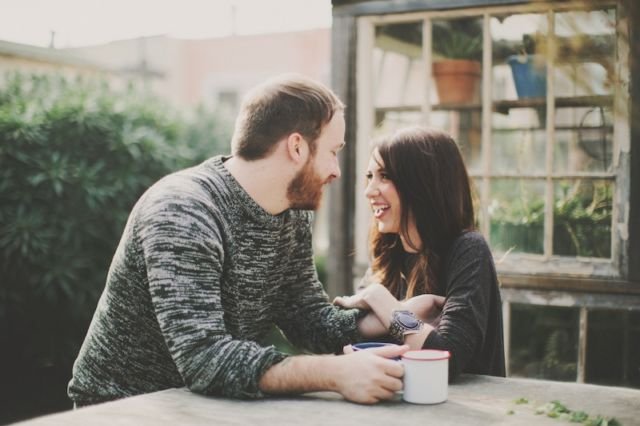 Bukan Lagi Pacar, Tapi 6 Kebiasaan Ini yang Kamu Rindukan Saat Pensiun dari Masa LDR