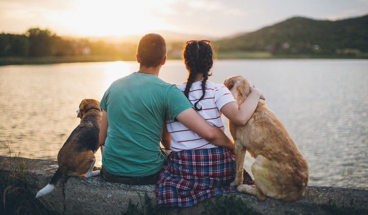 7 Alasan Kenapa Dia yang Memelihara dan Menyayangi Anjing Bisa Jadi Pasangan Ideal