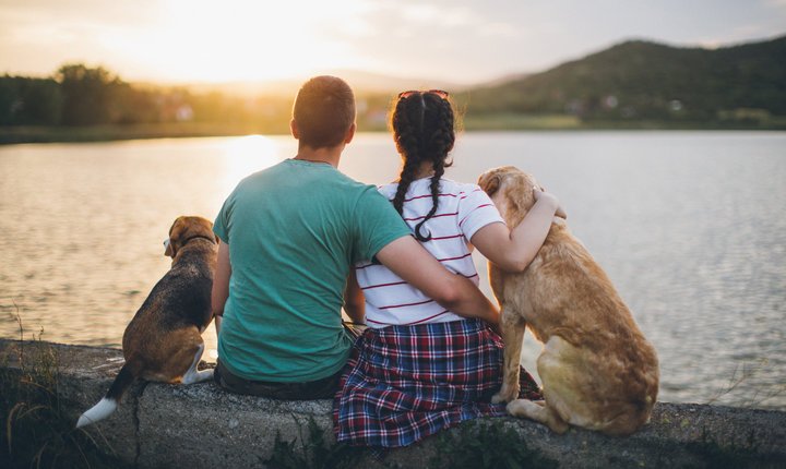 7 Alasan Kenapa Dia yang Memelihara dan Menyayangi Anjing Bisa Jadi Pasangan Ideal