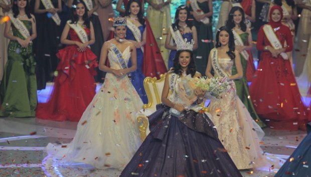 Jika Warga Nusa Tenggara Barat Tak Bisa Bangga Dengan Terpilihnya Miss Indonesia Achintya Holten Nilsen, Setidaknya Kita Bisa Tersenyum Dengan Prestasinya Tersebut.