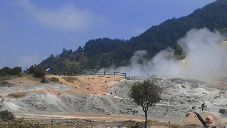 Kawah Sikidang Dataran Tinggi di Dieng