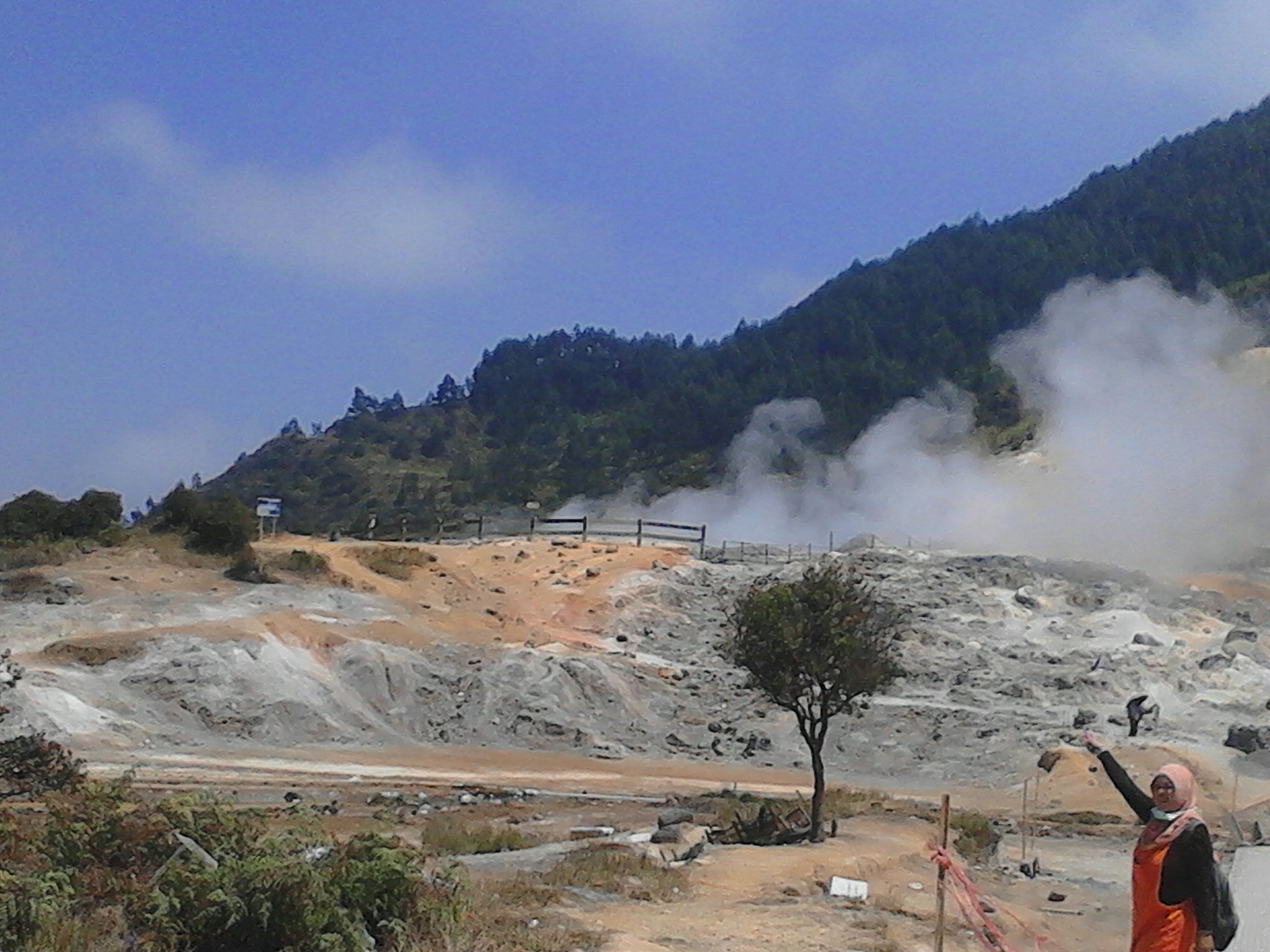 Kawah Sikidang Dataran Tinggi di Dieng