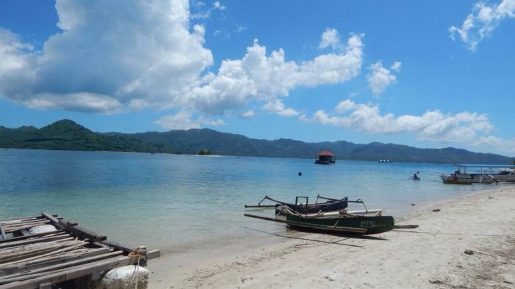 Senja dan Balutan Awan Hitam