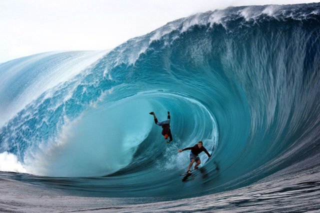 surfing di Pantai Plengkung