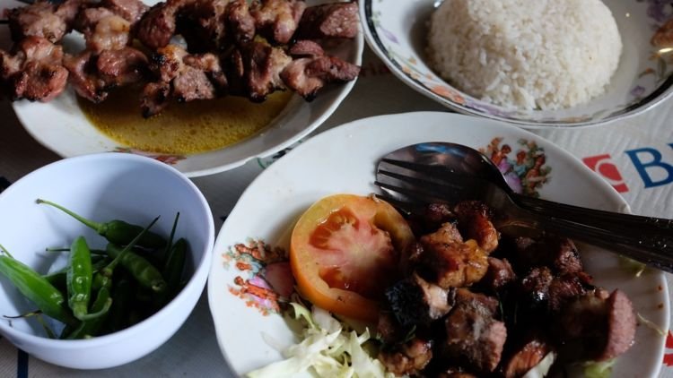 Rekomendasi Warung Sate Terenak di Indonesia. Biar Hits, Kamu Harus Coba Salah Satunya!