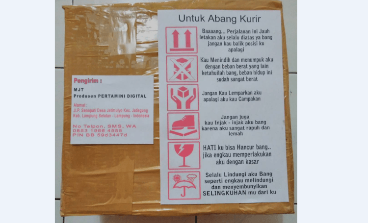 13 Taktik Kocak Biar Paketmu Mendarat Aman, Karena Tulisan ‘Jangan Dibanting’ Saja Nggak Cukup