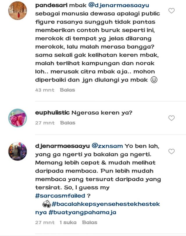 Djenar Maesa Ayu Merokok di Depan Rambu Dilarang Merokok Bandara Changi, Singapura. Netizen pun Gerah!