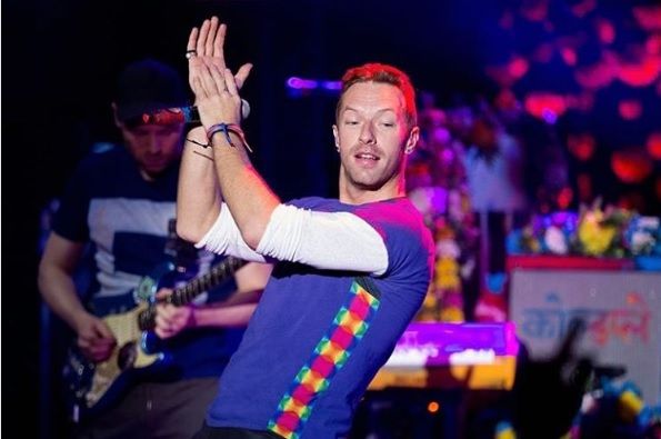 17 Foto Girang Orang Indonesia yang Kesampaian Nonton Coldplay, Kita Cuma Bisa Iri dan Manyun