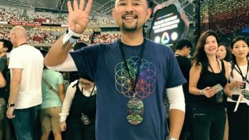 17 Foto Girang Orang Indonesia yang Kesampaian Nonton Coldplay, Kita Cuma Bisa Iri dan Manyun