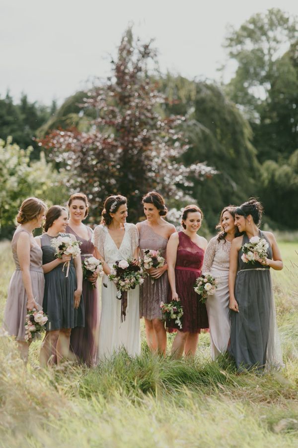 14 Inspirasi Gaun Bridesmaid Aneka Warna. Kata Siapa Seragam Harus Serba Sama?