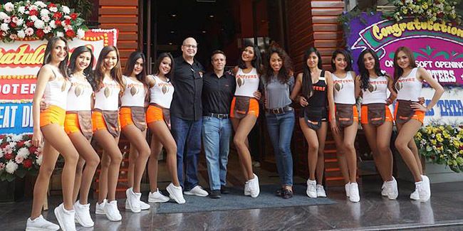 Ribet Ya Mau Jadi Pelayan di Hooters, Syaratnya Neko-neko, Tapi Siapa Tahu Kamu Bisa Memenuhinya