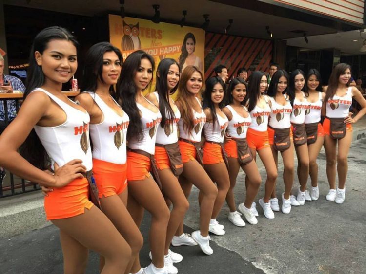 Ribet Ya Mau Jadi Pelayan di Hooters, Syaratnya Neko-neko, Tapi Siapa Tahu Kamu Bisa Memenuhinya