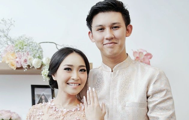 Rini dan Jevin, Korban Cinta Lokasi yang Sedang Mempersiapkan Pernikahan Sederhana Garden Party