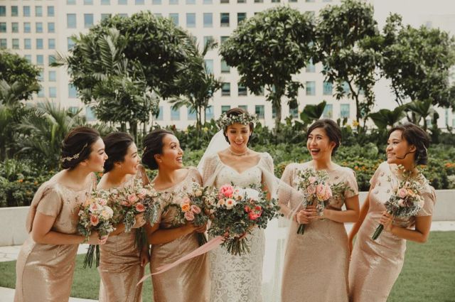 Ide Pose Cantik Saat Foto Bareng Bridesmaids Ini Bisa Kamu Tiru, Demi Album Kenangan Momen Bahagiamu