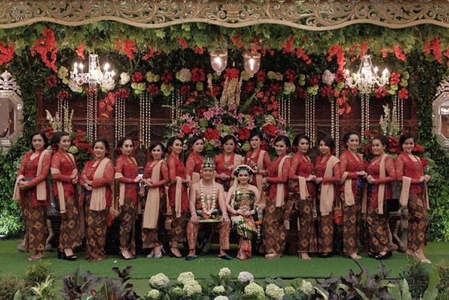 Ide Pose Cantik Saat Foto Bareng Bridesmaids Ini Bisa Kamu Tiru, Demi Album Kenangan Momen Bahagiamu