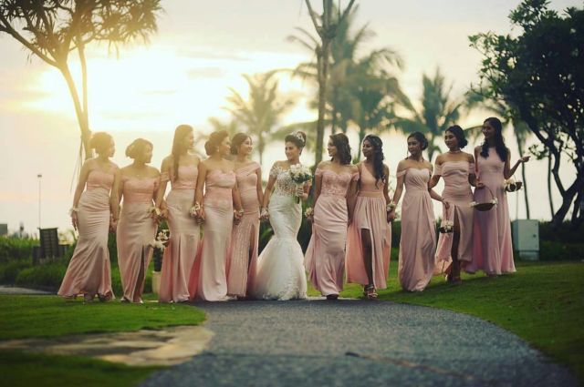 Ide Pose Cantik Saat Foto Bareng Bridesmaids Ini Bisa Kamu Tiru, Demi Album Kenangan Momen Bahagiamu