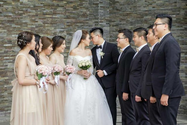 Ide Pose Cantik Saat Foto Bareng Bridesmaids Ini Bisa Kamu Tiru, Demi Album Kenangan Momen Bahagiamu