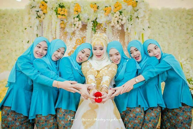 Ide Pose Cantik Saat Foto Bareng Bridesmaids Ini Bisa Kamu Tiru, Demi Album Kenangan Momen Bahagiamu