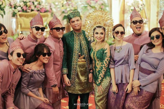 Ide Pose Cantik Saat Foto Bareng Bridesmaids Ini Bisa Kamu Tiru, Demi Album Kenangan Momen Bahagiamu