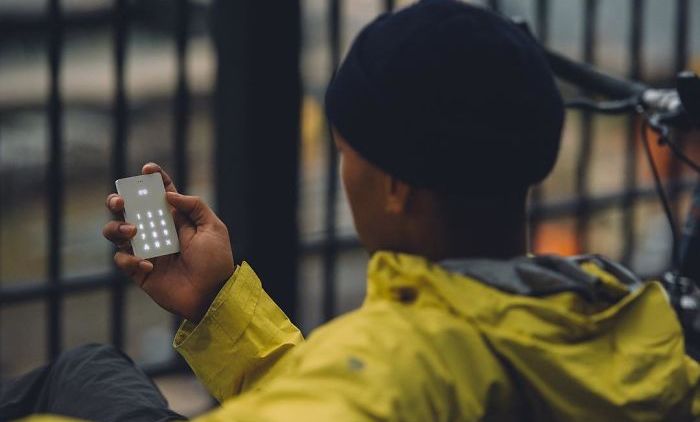 Yuk Kenalan Sama ‘Light Phone’! Ponsel Anyar yang Sama Sekali Nggak Canggih, Tapi Maknanya Dalam