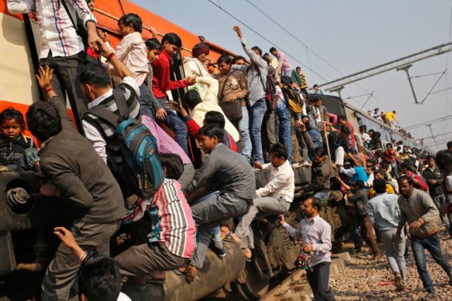 10 Potret Jalur Komuter Paling Matikan di Dunia. Cuma Mau Berangkat Kerja Saja, Harus Bertaruh Nyawa