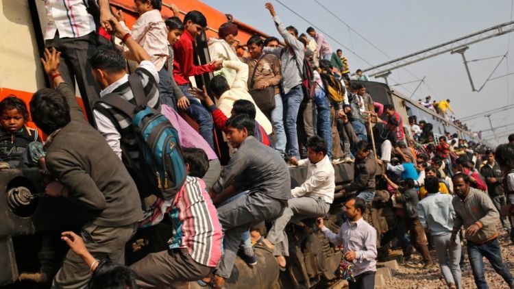 10 Potret Jalur Komuter Paling Matikan di Dunia. Cuma Mau Berangkat Kerja Saja, Harus Bertaruh Nyawa