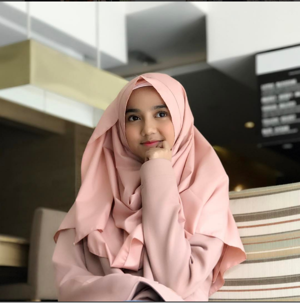 Stylish dan Tetap Syar'i, Penampilan Wirda Mansur Putri Yusuf Mansur Ini Bisa Jadi Inspirasi