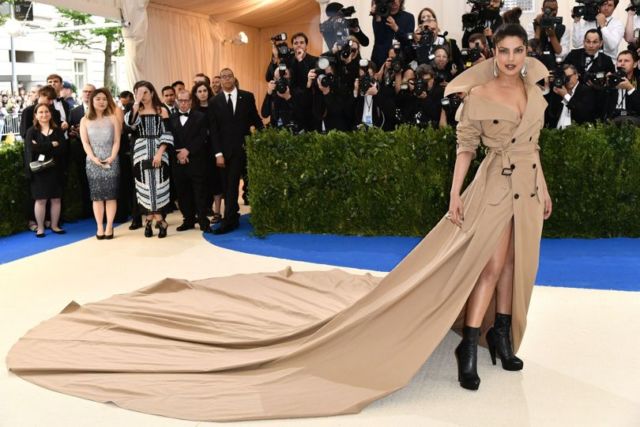 15 Fashion Unik Met Gala 2017. Mana Nih Artis Hollywood yang Paling Nyentrik?