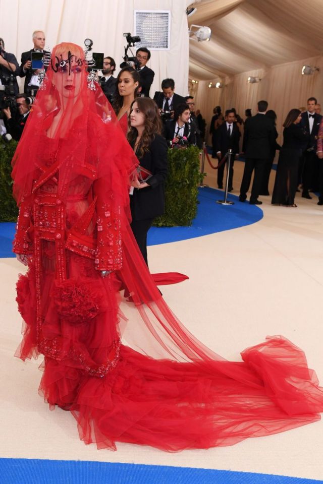 15 Fashion Unik Met Gala 2017. Mana Nih Artis Hollywood yang Paling Nyentrik?