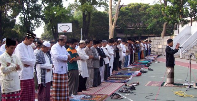 Unik! Penggunaan Sarung Dalam Budaya Lain dan Sejarah Awal Berkembangnya Sarung di Indonesia