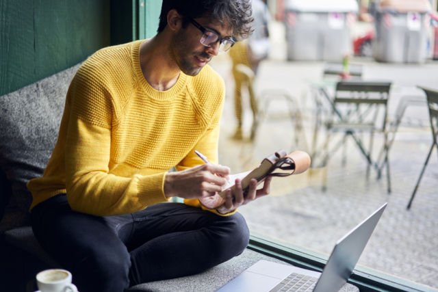 6 Perlakuan Cowok ini Sering Bikin Cewek Bilang ‘Iyuuuh’. Tapi Ujung-ujungnya Luluh Juga Hatinya