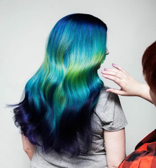 Shine Line, Tren Warna Rambut Terbaru Ala Unicorn yang Viral di Instagram. Kamu Mau Coba?