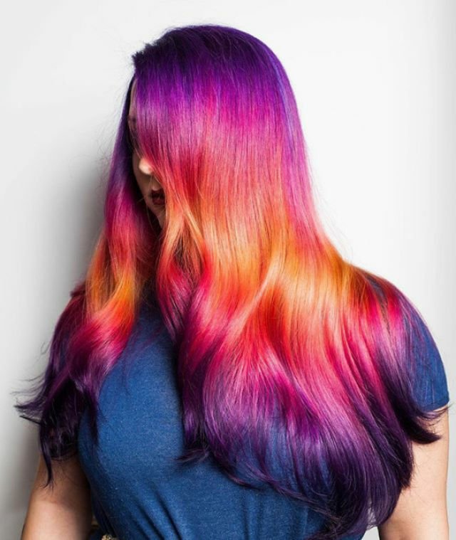 Shine Line, Tren Warna Rambut Terbaru Ala Unicorn yang Viral di Instagram. Kamu Mau Coba?