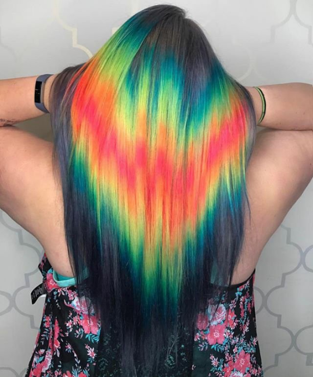 Shine Line, Tren Warna Rambut Terbaru Ala Unicorn yang Viral di Instagram. Kamu Mau Coba?