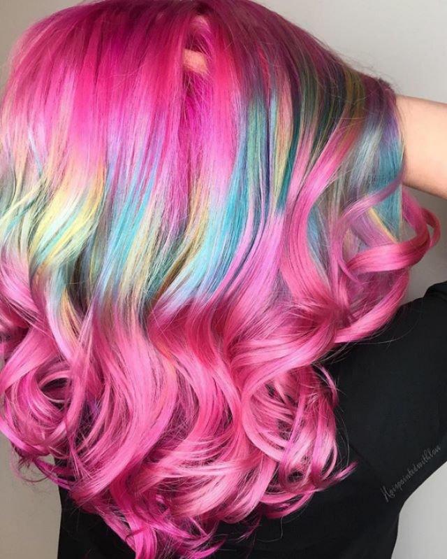 Shine Line, Tren Warna Rambut Terbaru Ala Unicorn yang Viral di Instagram. Kamu Mau Coba?