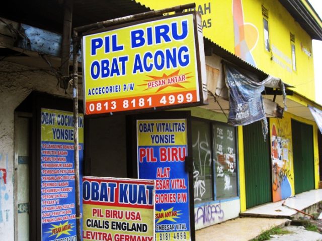 Meski Selalu Terlihat Sepi, Penjaja Obat Kuat di Pinggir Jalan Tetap Bisa Bertahan. Ini Faktanya