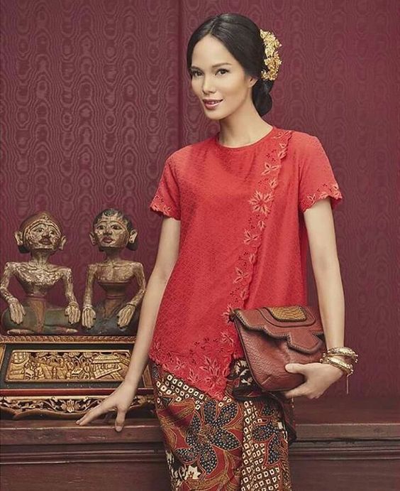 13 Inspirasi Kebaya Lengan Pendek untuk Segala Acara. Santai Tapi Tetap Terlihat Punya Pesona