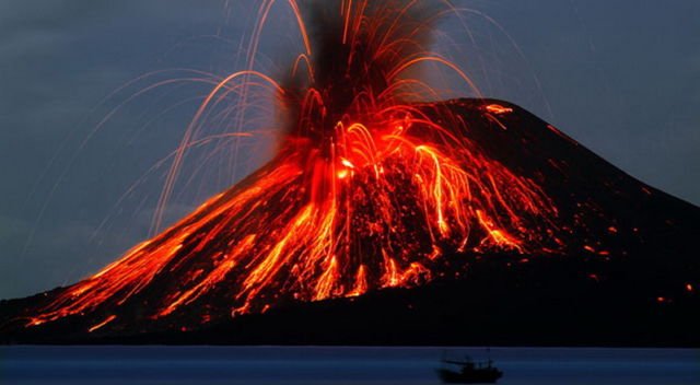 Magma hasil lestusan Gunung Anak Krakatau yang cantik