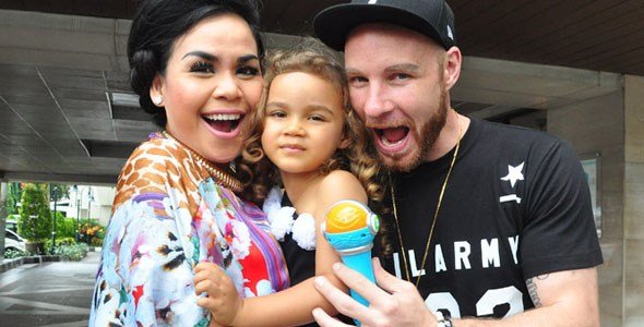 Tyson adalah suaminya Artis Melanie Ricardo