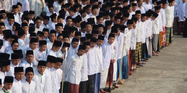 Unik! Penggunaan Sarung Dalam Budaya Lain dan Sejarah Awal Berkembangnya Sarung di Indonesia