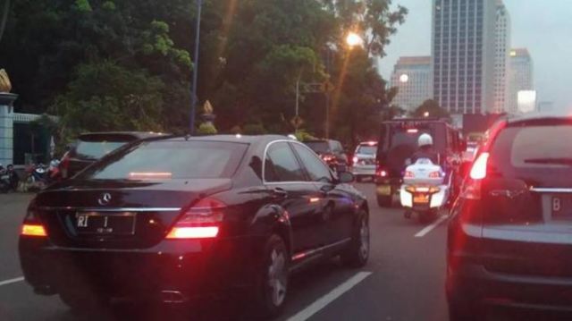 mobil presiden terjebak macet