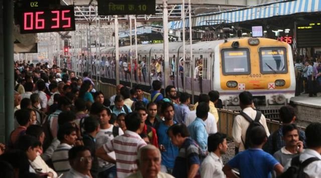 10 Potret Jalur Komuter Paling Matikan di Dunia. Cuma Mau Berangkat Kerja Saja, Harus Bertaruh Nyawa