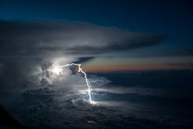 Begini Pemandangan Langit yang Dilihat Oleh Para Pilot. Bikin Merinding dan Sangat Menakjubkan!