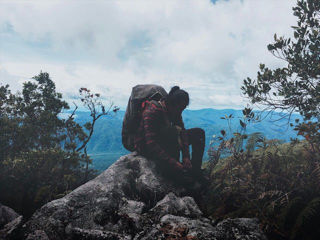 ketika pergi ke gunung dan menginap di rumah singgah